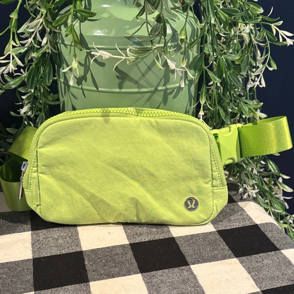 lululemon athletica Handbags - Lululemon Everywhere Belt Bag